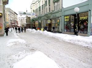 jelenia-gora-tonie-w-sniegu-czyli-zimo-pozwol-zyc-349