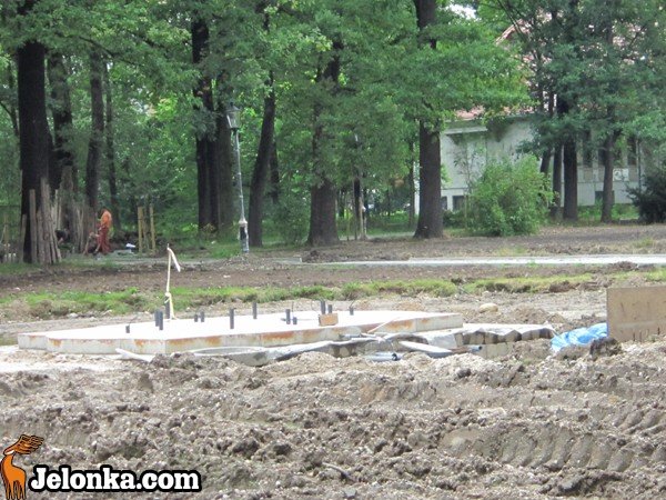 park-zdrojowy-rewitalizowany-podtapiany-i-dewastowany-34903