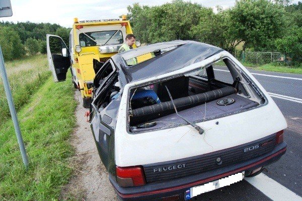 dachowanie-i-wypadek-motocyklowy-w-siedlecinie-wskutek-rozlanego-oleju-34912
