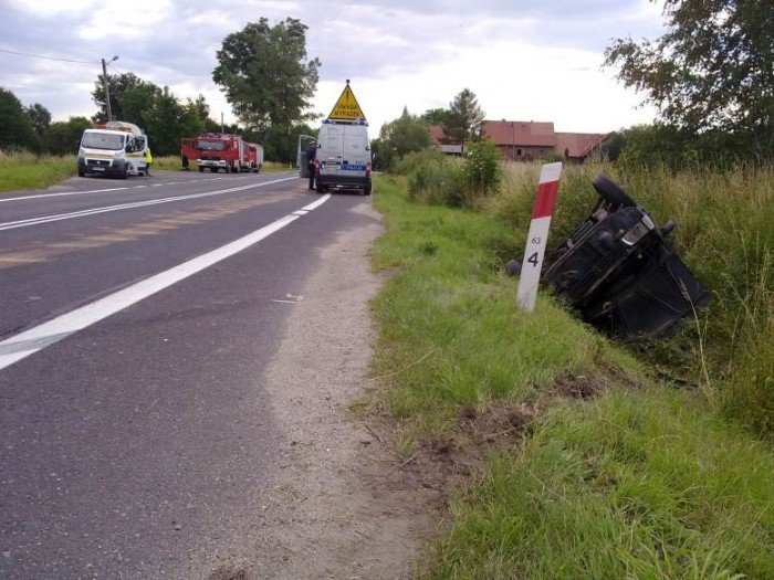 dachowanie-i-wypadek-motocyklowy-w-siedlecinie-wskutek-rozlanego-oleju-34912