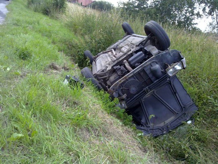 dachowanie-i-wypadek-motocyklowy-w-siedlecinie-wskutek-rozlanego-oleju-34912