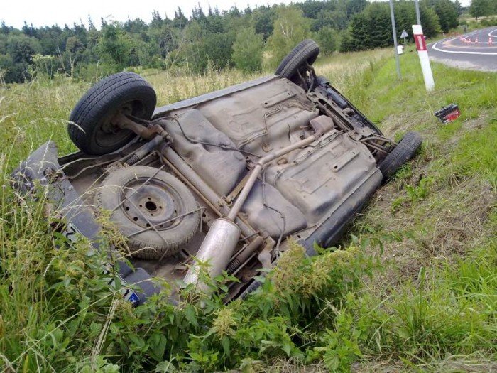 dachowanie-i-wypadek-motocyklowy-w-siedlecinie-wskutek-rozlanego-oleju-34912