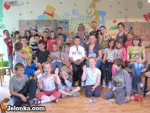 ryszard-kieek-czyta-dzieciom-w-likwidowanej-magosi-po-raz-ostatni-34915
