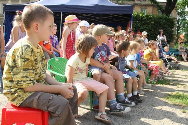 skok-w-blok-ucieczka-w-swiat-sztuki-i-teatru-34965