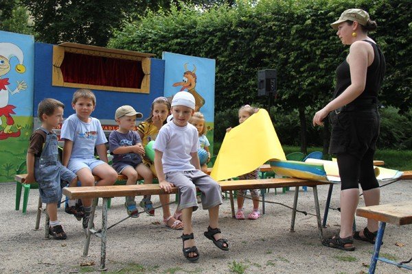 skok-w-blok-ucieczka-w-swiat-sztuki-i-teatru-34965