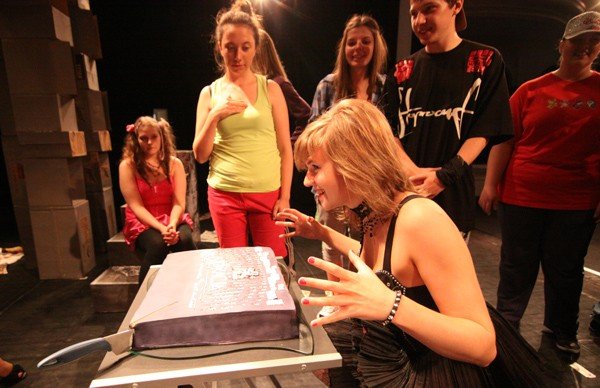 tort-z-medioracja-na-fina-teatralnej-przygody-35044