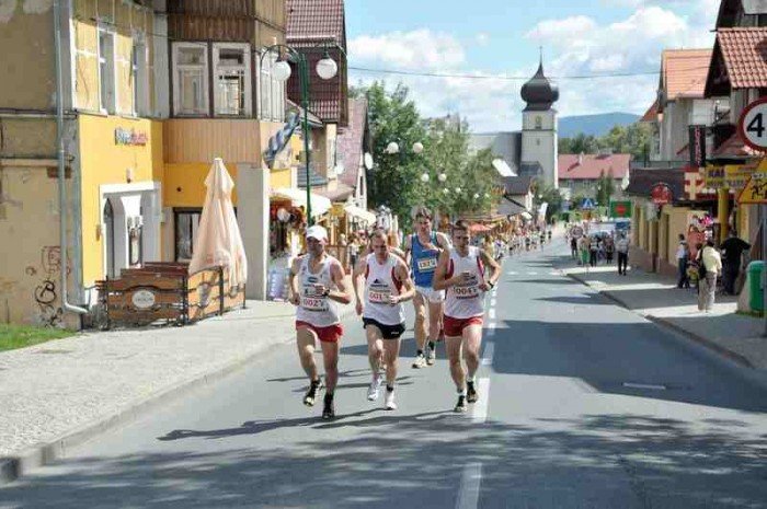 231-smiakow-walczyo-ze-szczytem-sniezki-35056