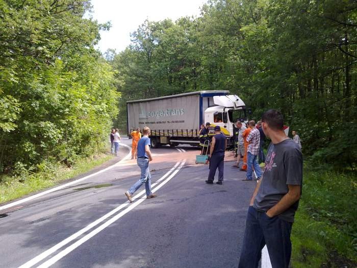 po-zderzeniu-dwoch-tirow-w-swinach-droga-odblokowana-35059