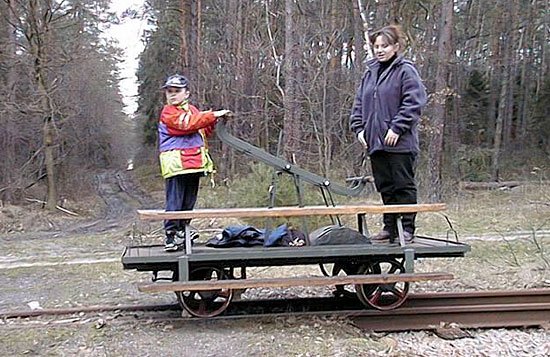 Podobnym pojazdem każdy chętny będzie mógł przejachać się na odcinku torowiska.