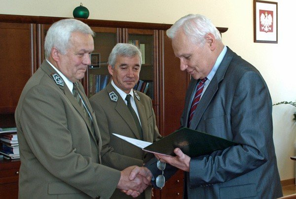 Z.Strupieniuk Dyrektor Roztoczańskiego PN, A.Raj Dyrektor Karkonoskiego PN, A. Kraszewski, minister środowiska.