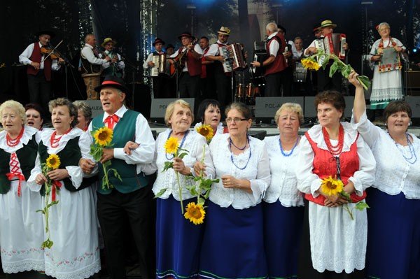 izerska-gala-folkloru-w-mirsku-pod-szczesliwa-trzynastka-35164