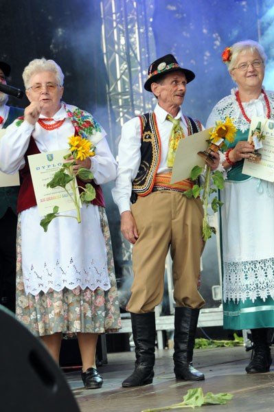 izerska-gala-folkloru-w-mirsku-pod-szczesliwa-trzynastka-35164