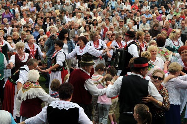 izerska-gala-folkloru-w-mirsku-pod-szczesliwa-trzynastka-35164