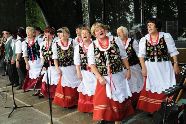 izerska-gala-folkloru-w-mirsku-pod-szczesliwa-trzynastka-35164