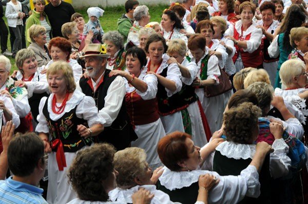 izerska-gala-folkloru-w-mirsku-pod-szczesliwa-trzynastka-35164