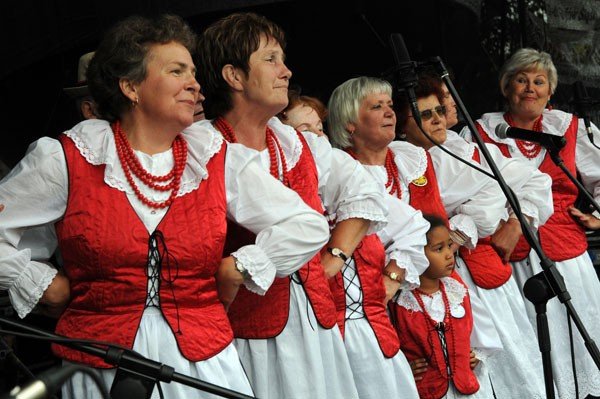 izerska-gala-folkloru-w-mirsku-pod-szczesliwa-trzynastka-35164
