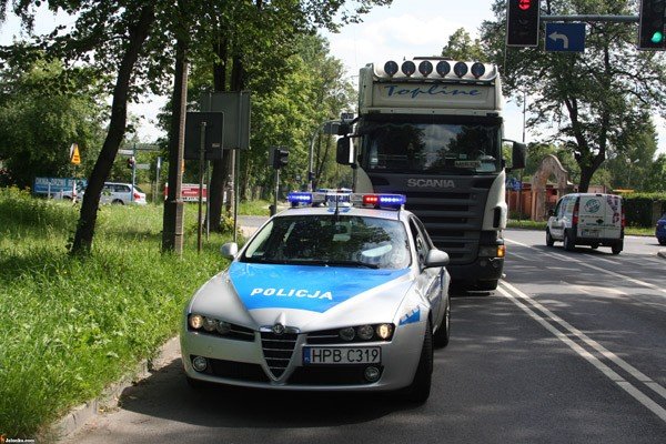 ciezarowka-wjecha-w-kobiete-na-pasach-35175