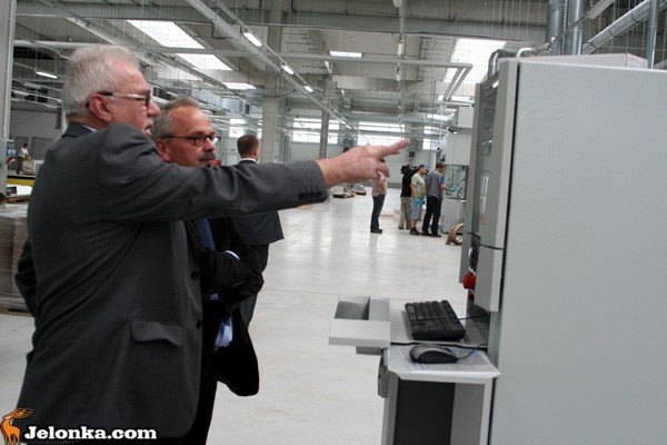 trzeba-wiecej-informatykow-niz-stolarzy-zorka-z-ikea-ramie-w-ramie-35214