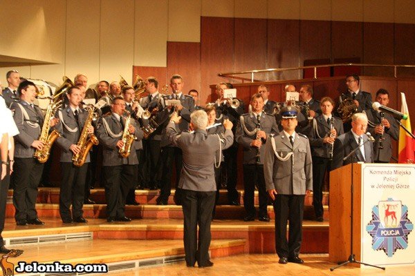 po-swiecie-policji-stu-policjantow-nagrodzonych-i-odznaczonych-35252