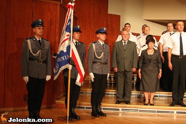 po-swiecie-policji-stu-policjantow-nagrodzonych-i-odznaczonych-35252