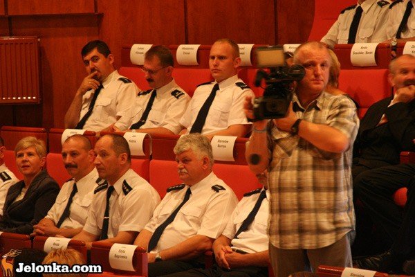 po-swiecie-policji-stu-policjantow-nagrodzonych-i-odznaczonych-35252