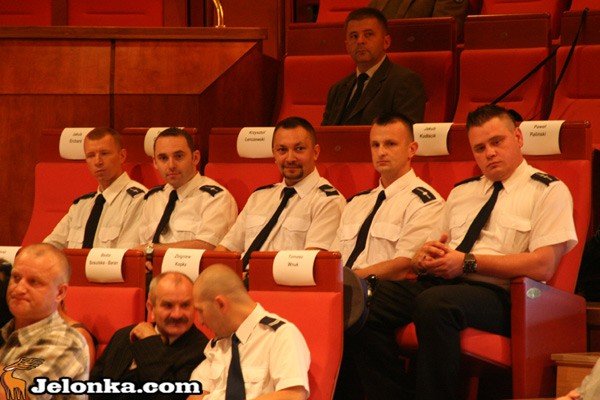 po-swiecie-policji-stu-policjantow-nagrodzonych-i-odznaczonych-35252