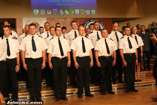 po-swiecie-policji-stu-policjantow-nagrodzonych-i-odznaczonych-35252