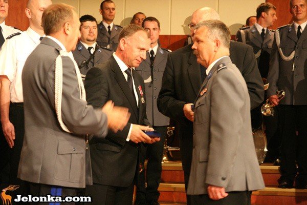 po-swiecie-policji-stu-policjantow-nagrodzonych-i-odznaczonych-35252