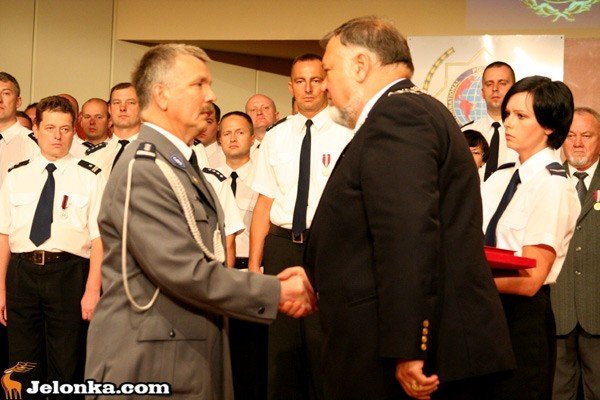 po-swiecie-policji-stu-policjantow-nagrodzonych-i-odznaczonych-35252