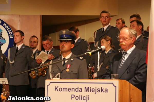 po-swiecie-policji-stu-policjantow-nagrodzonych-i-odznaczonych-35252