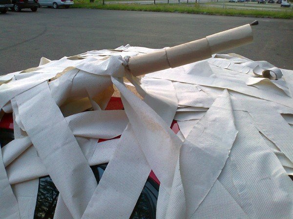 opakowali-auto-w-papier-toaletowy-35259