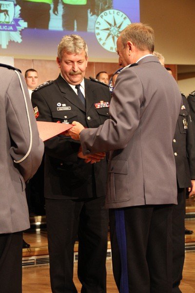 awanse-nagrody-medale-dla-strozow-prawa-35260
