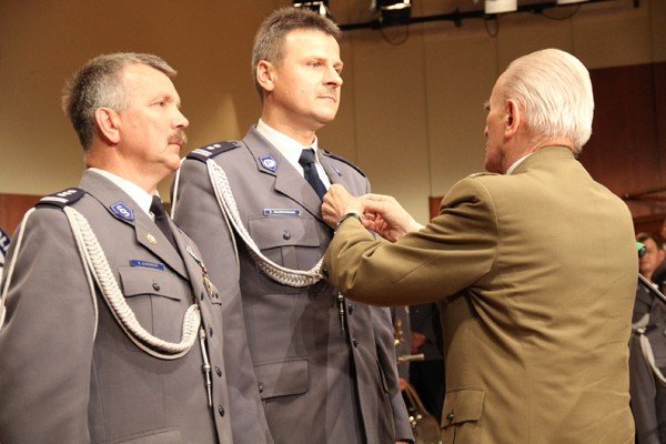 awanse-nagrody-medale-dla-strozow-prawa-35260