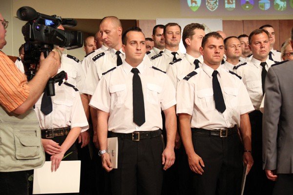 awanse-nagrody-medale-dla-strozow-prawa-35260