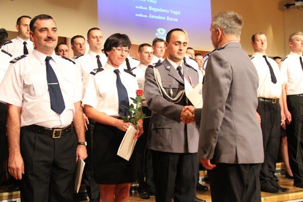 awanse-nagrody-medale-dla-strozow-prawa-35260
