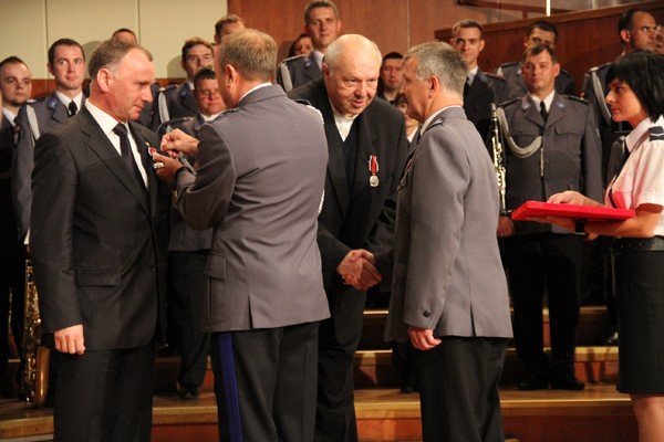 awanse-nagrody-medale-dla-strozow-prawa-35260