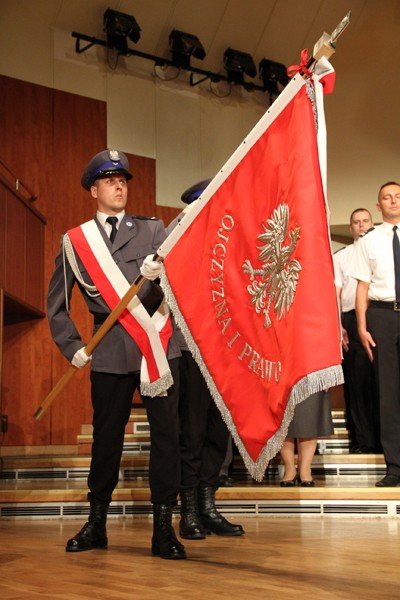 awanse-nagrody-medale-dla-strozow-prawa-35260