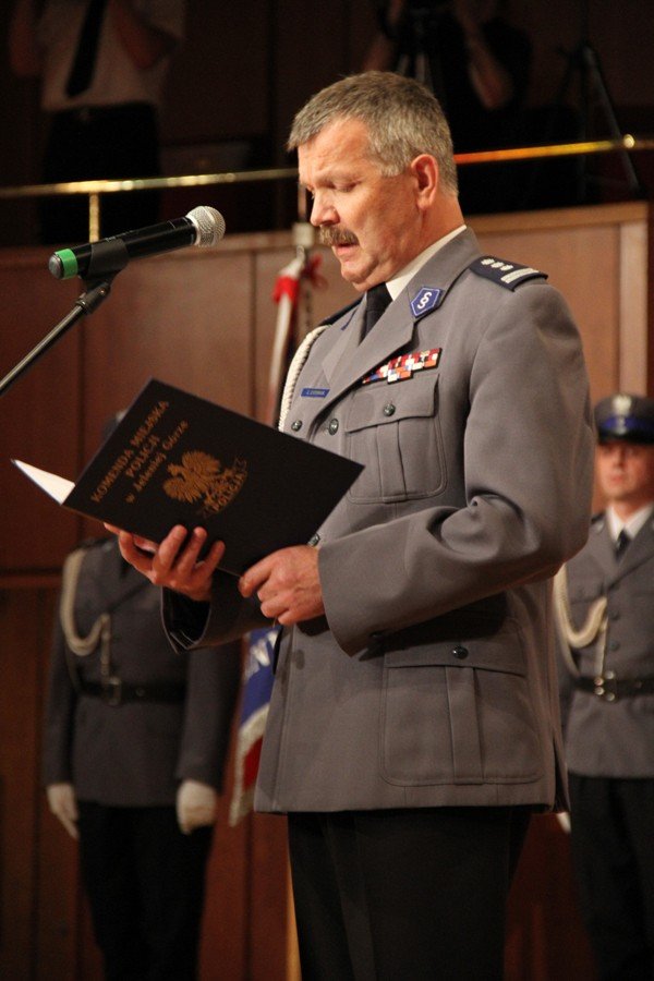awanse-nagrody-medale-dla-strozow-prawa-35260