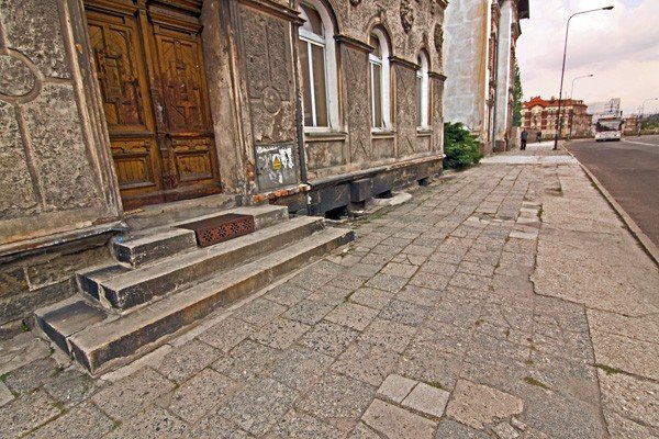 dziura-na-dziurze-wyrwa-na-wyrwie-35286