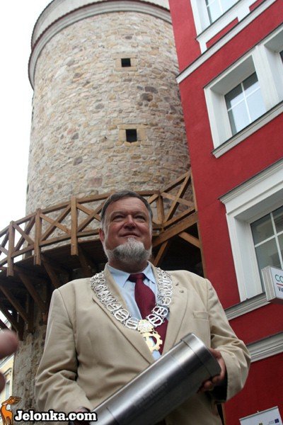 kapsua-na-wiezy-zamkowej-przesanie-potomnym-35295