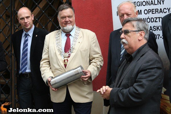 kapsua-na-wiezy-zamkowej-przesanie-potomnym-35295
