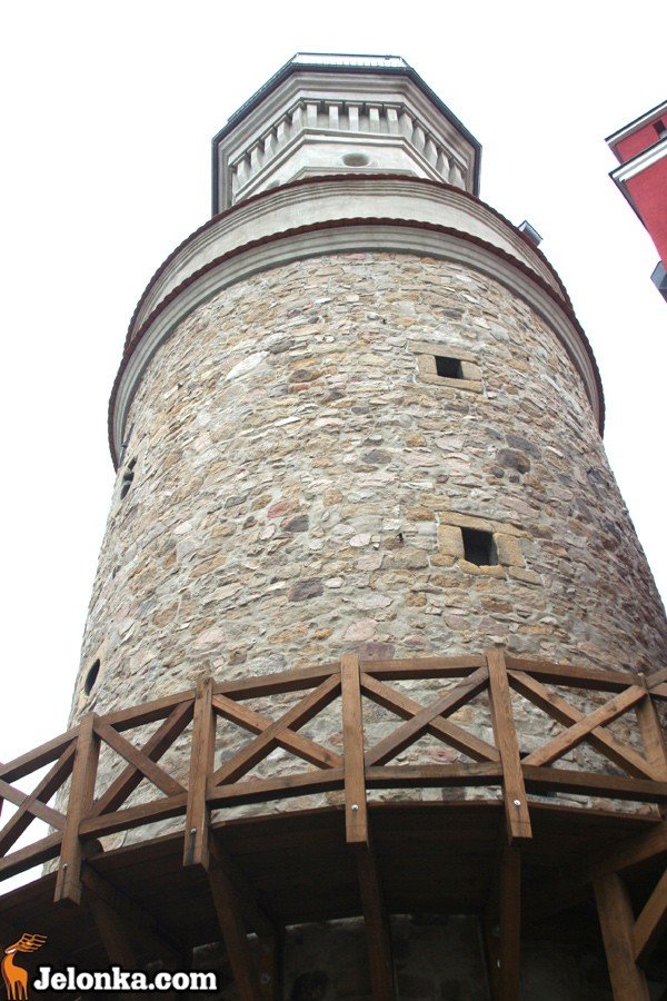 kapsua-na-wiezy-zamkowej-przesanie-potomnym-35295