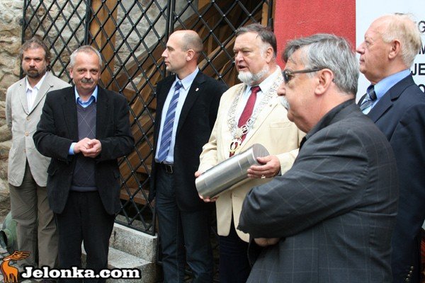 kapsua-na-wiezy-zamkowej-przesanie-potomnym-35295