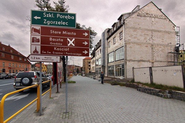 Czy jeleniogórskie atrakcje wystarczą, aby przyciągnąć turystów? A może nasze miasto straciło na znaczeniu jako centrum turystyki?