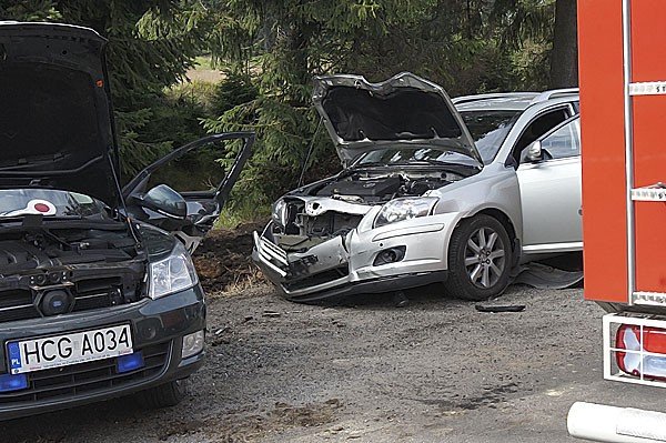 wypadek-w-jakuszycach-funkcjonariusze-s-c-w-ciezkim-stanie-35340
