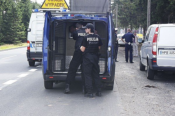 wypadek-w-jakuszycach-funkcjonariusze-s-c-w-ciezkim-stanie-35340