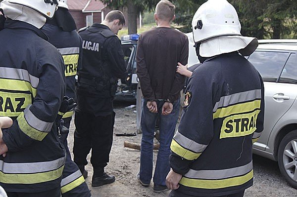 wypadek-w-jakuszycach-funkcjonariusze-s-c-w-ciezkim-stanie-35340