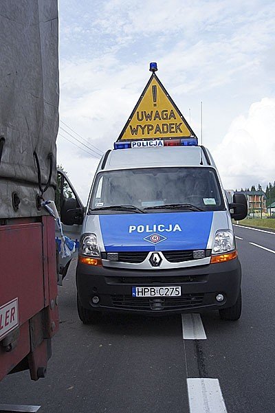 wypadek-w-jakuszycach-funkcjonariusze-s-c-w-ciezkim-stanie-35340