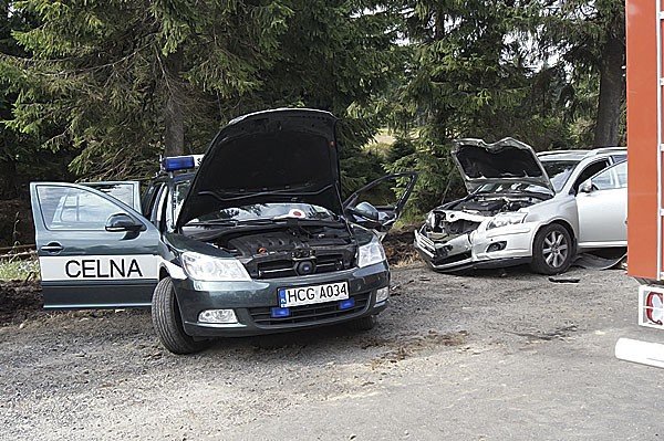 wypadek-w-jakuszycach-funkcjonariusze-s-c-w-ciezkim-stanie-35340