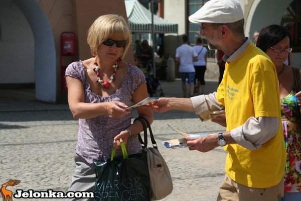gos-protestu-przeciwko-przemocy-w-chinach-na-placu-ratuszowym-35362